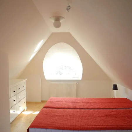 Alte Fischerkate Und Moewennest * Gross Zicker