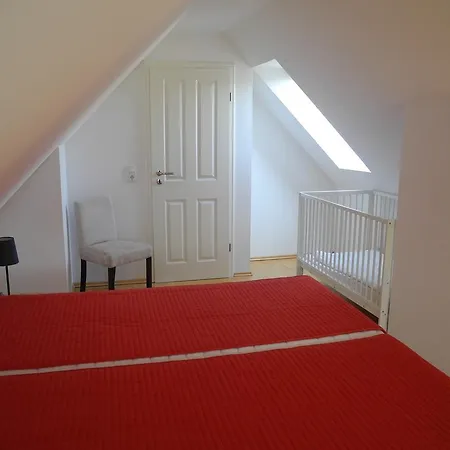 Alte Fischerkate Und Moewennest * Groß Zicker