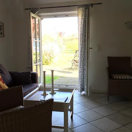 Apartment Alte Fischerkate Und Moewennest Gross Zicker