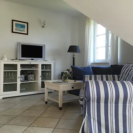 Alte Fischerkate Und Moewennest Groß Zicker