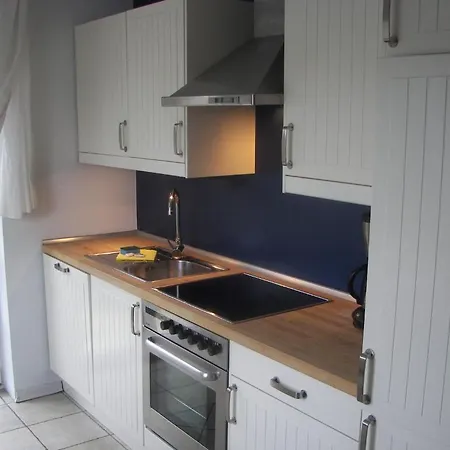 Alte Fischerkate Und Moewennest *