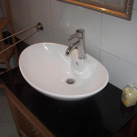 Alte Fischerkate Und Moewennest *