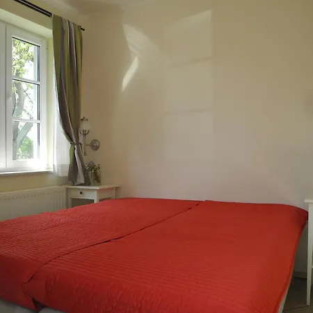 Alte Fischerkate Und Moewennest * Groß Zicker