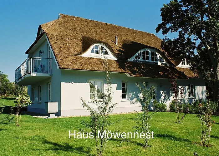 Alte Fischerkate Und Möwennest Groß Zicker